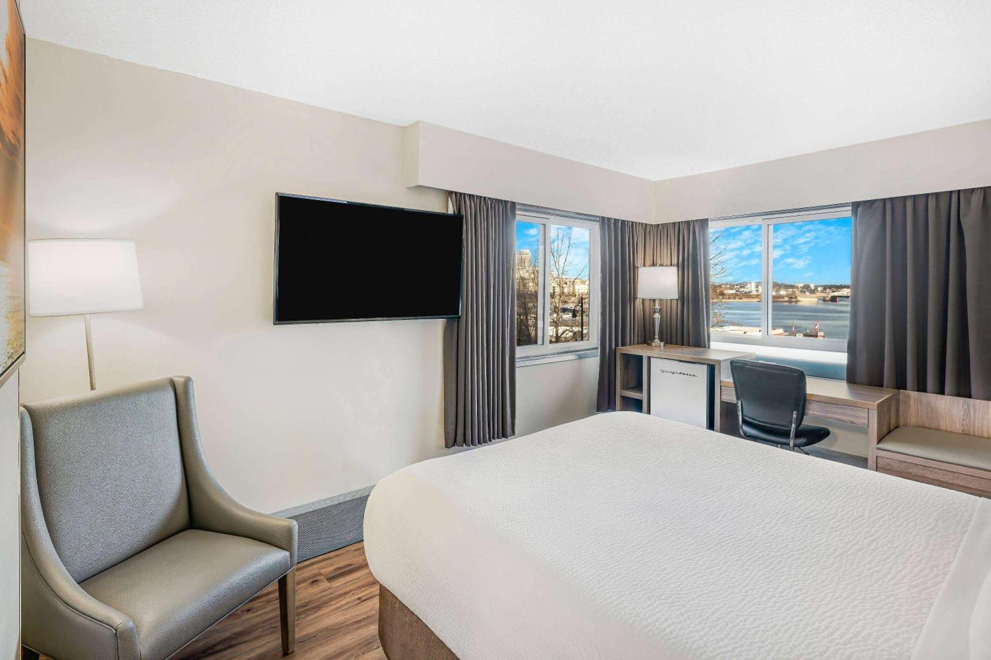 Days Inn By Wyndham Victoria On The Harbour Екстериор снимка