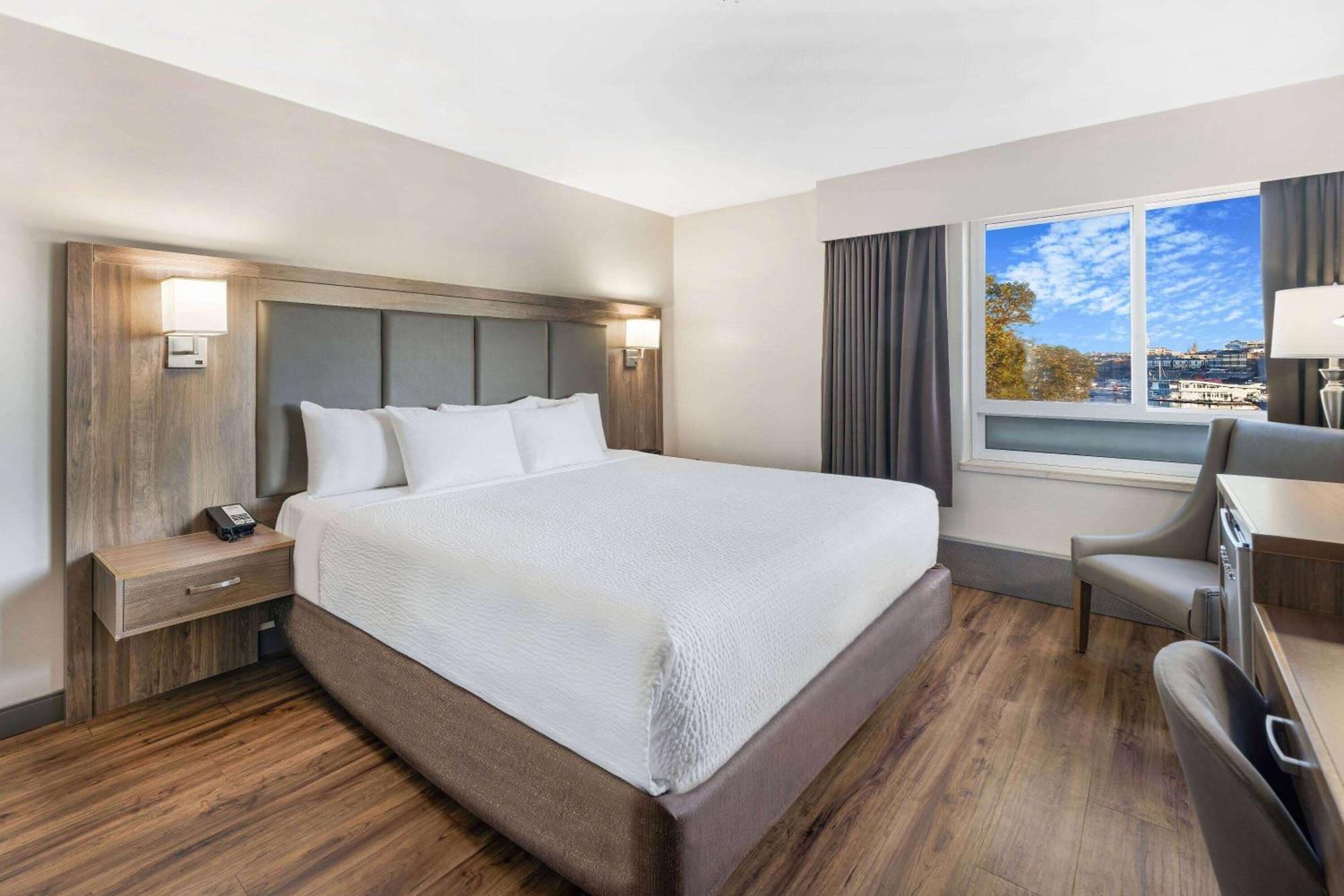 Days Inn By Wyndham Victoria On The Harbour Екстериор снимка