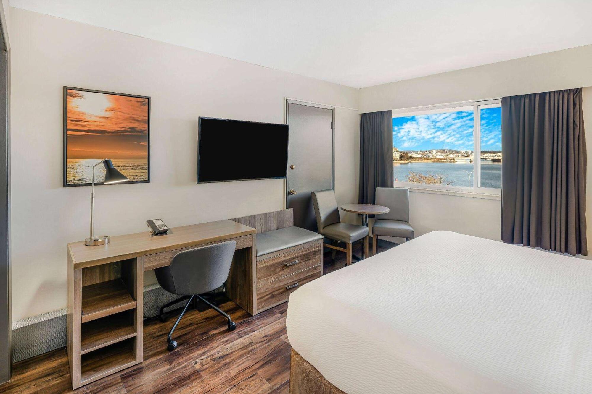 Days Inn By Wyndham Victoria On The Harbour Екстериор снимка
