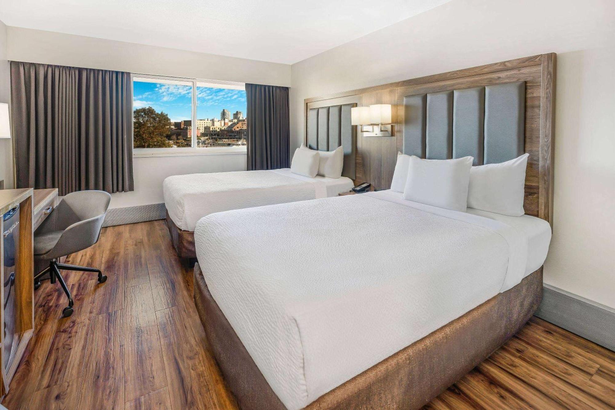 Days Inn By Wyndham Victoria On The Harbour Екстериор снимка