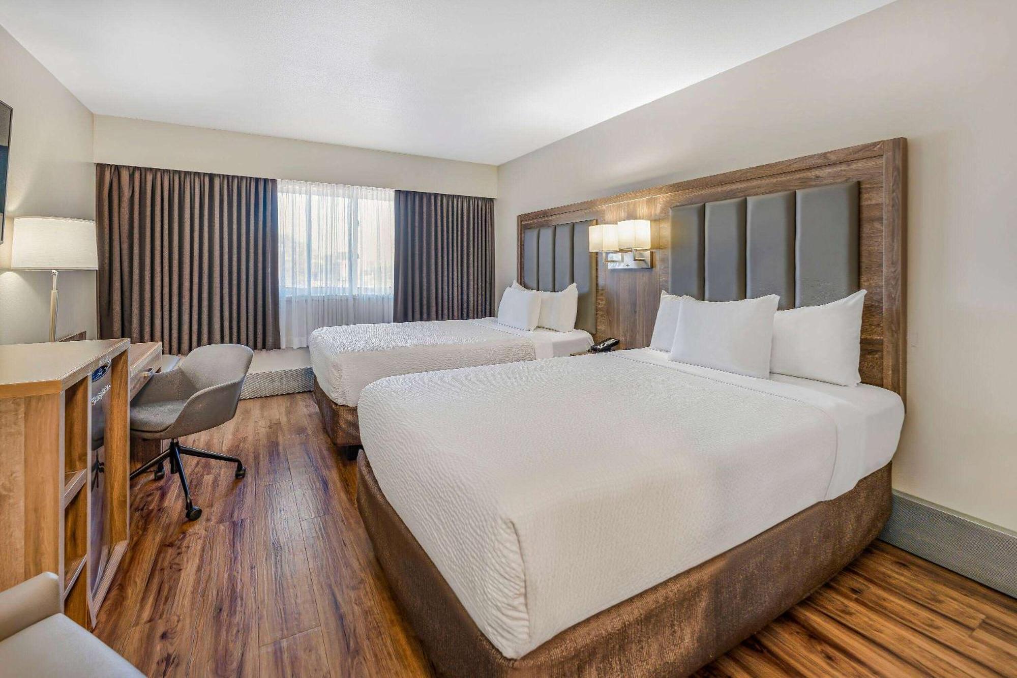 Days Inn By Wyndham Victoria On The Harbour Екстериор снимка