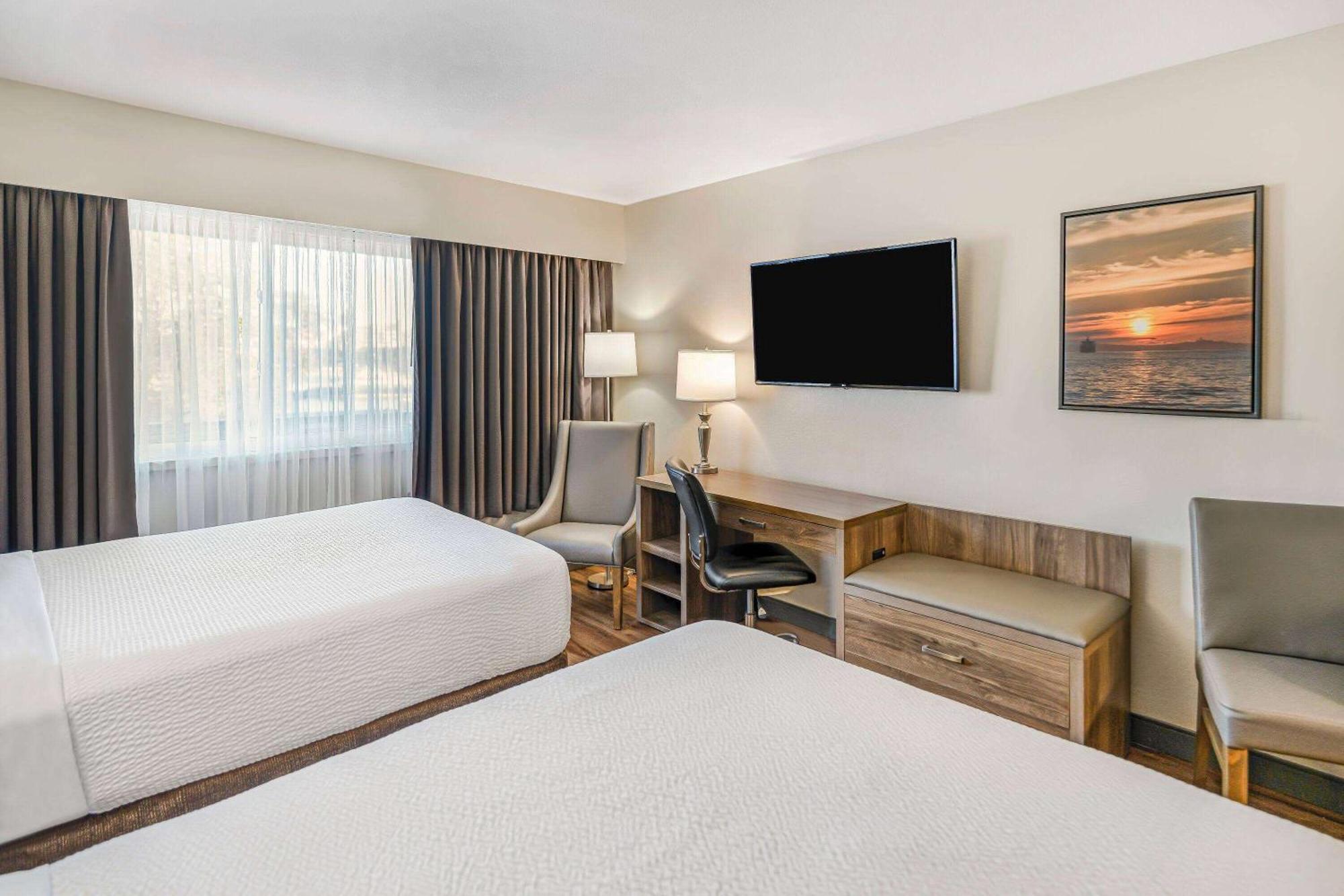 Days Inn By Wyndham Victoria On The Harbour Екстериор снимка