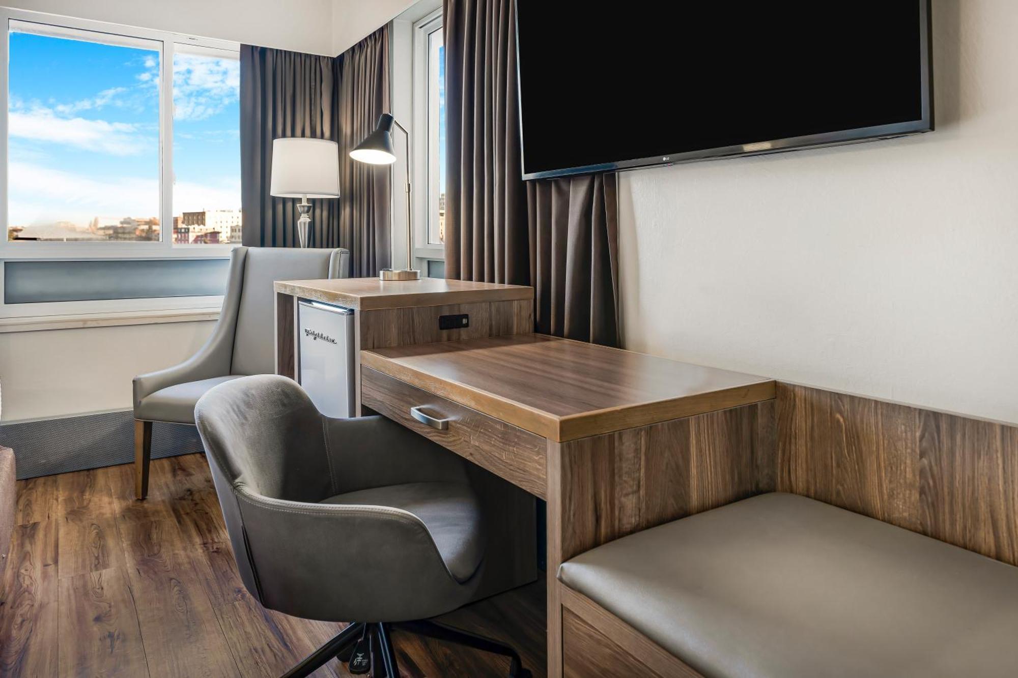 Days Inn By Wyndham Victoria On The Harbour Екстериор снимка